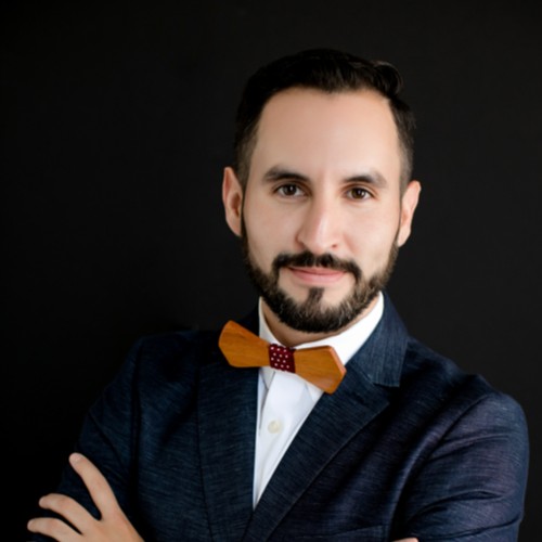 Johnny Alcivar headshot